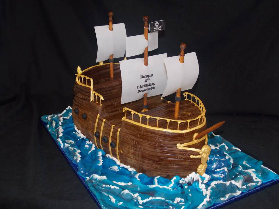 Pirate ship cake Stock Photo - Alamy